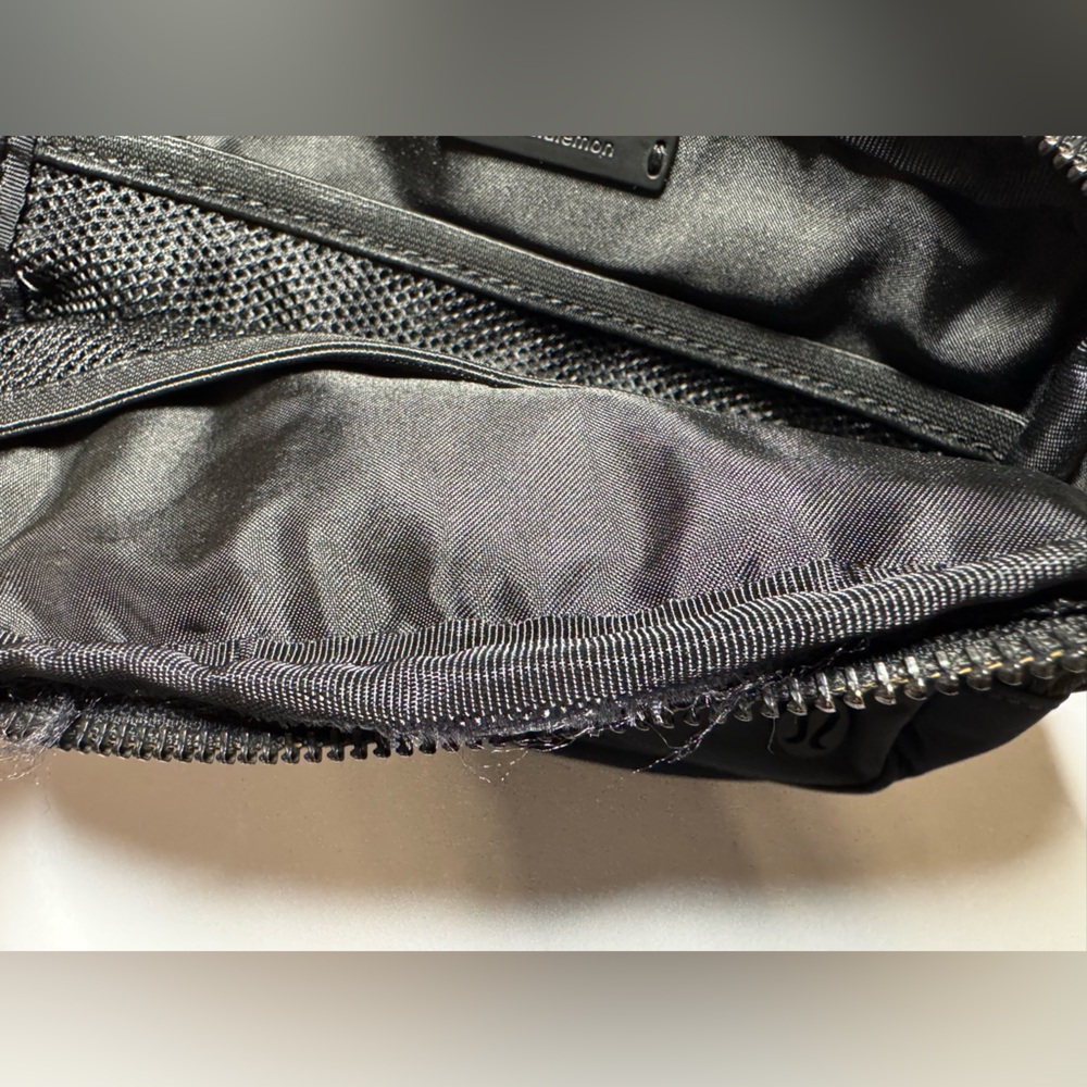 NWOT lululemon Everywhere Belt Bag 1L Unisex - Picture 4 of 6